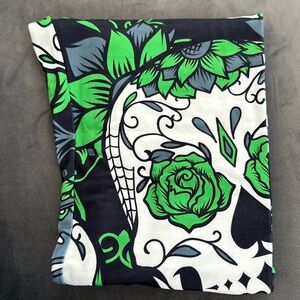 Green, black and white skull leggings medium